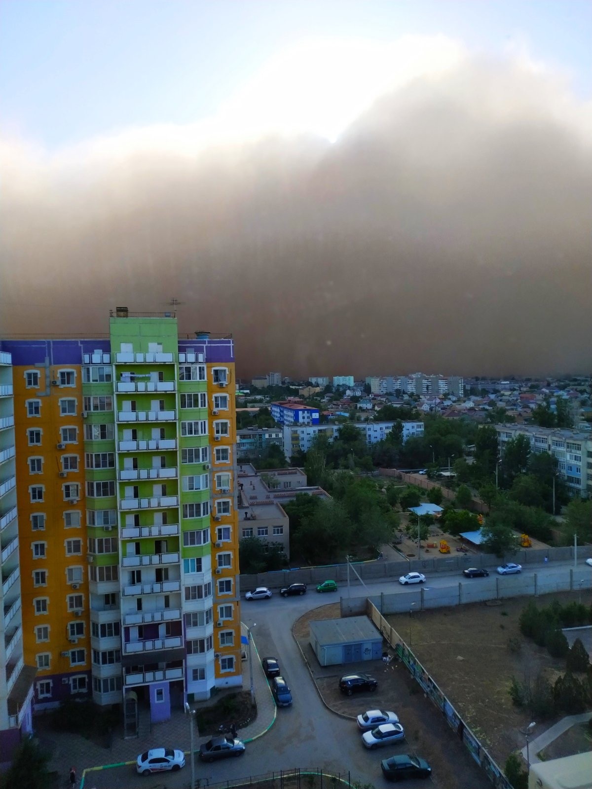 Погода в астрахани в мае 2024. Пыльная буря в Астрахани. Песчаная буря в Астрахани. Песчаная буря в Астрахани 2021. Пылевая буря Астрахань 2021.